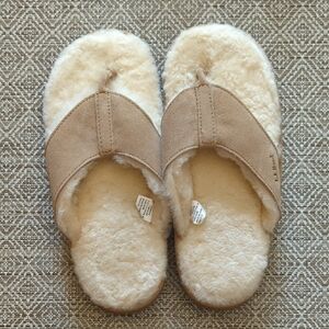 L.L. Bean Cream and Tan Women's Flip-Flop Slippers